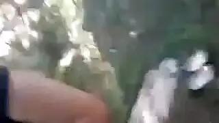 مشهد إباحي: فتاة عارية على ظهرها تمص الزب بمهارة