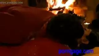 هاوية صغيرة تحب الحركة الخشنة من المدخل الخلفي