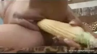 ٢ هاوية بريئة تُملأ بقسوة بعدة أعضاء ذكورية