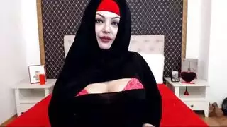 فتاة مسلمة ممتلئة الجسم تستمني مباشرة على ويب للكبار