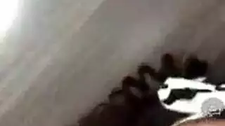 مص قضيب إباحي في الصالة الرياضية: العاهرة الآسيوية تلتهم قضيباً كبيراً