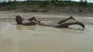 ينكها في مطبخومزقلها سروال