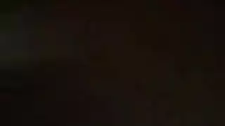 الحمار الكبيرة، امرأة ذات شعر مظلم تستمتع بالمغامرة، مغامرة الجنس بين الأعراق، في منتصف الصيف