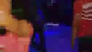 ربة منزل ممتلئة تنسى كتابها لتمتص قضيب صديق زوجها