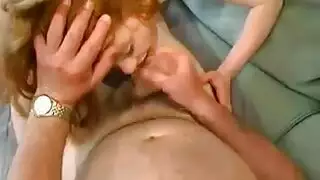 عرض مثير لملابس داخلية إباحية