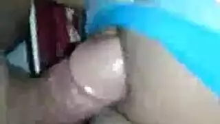 ينتهي الجنس القوي بغمر بنطالها وفرجها بالمَنِي