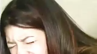 سكس اخ واختة يلحس كسها بجنون