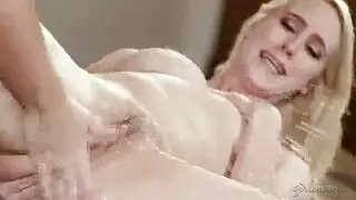 بنبنت تدخل وترتعش وتدخل خالتها ويصبح سحاق