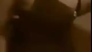 زوجة تلبس قميص النوم