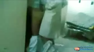 جنس فوضوي بالملابس عاهرة مصرية تمتلئ بالسائل المنوي